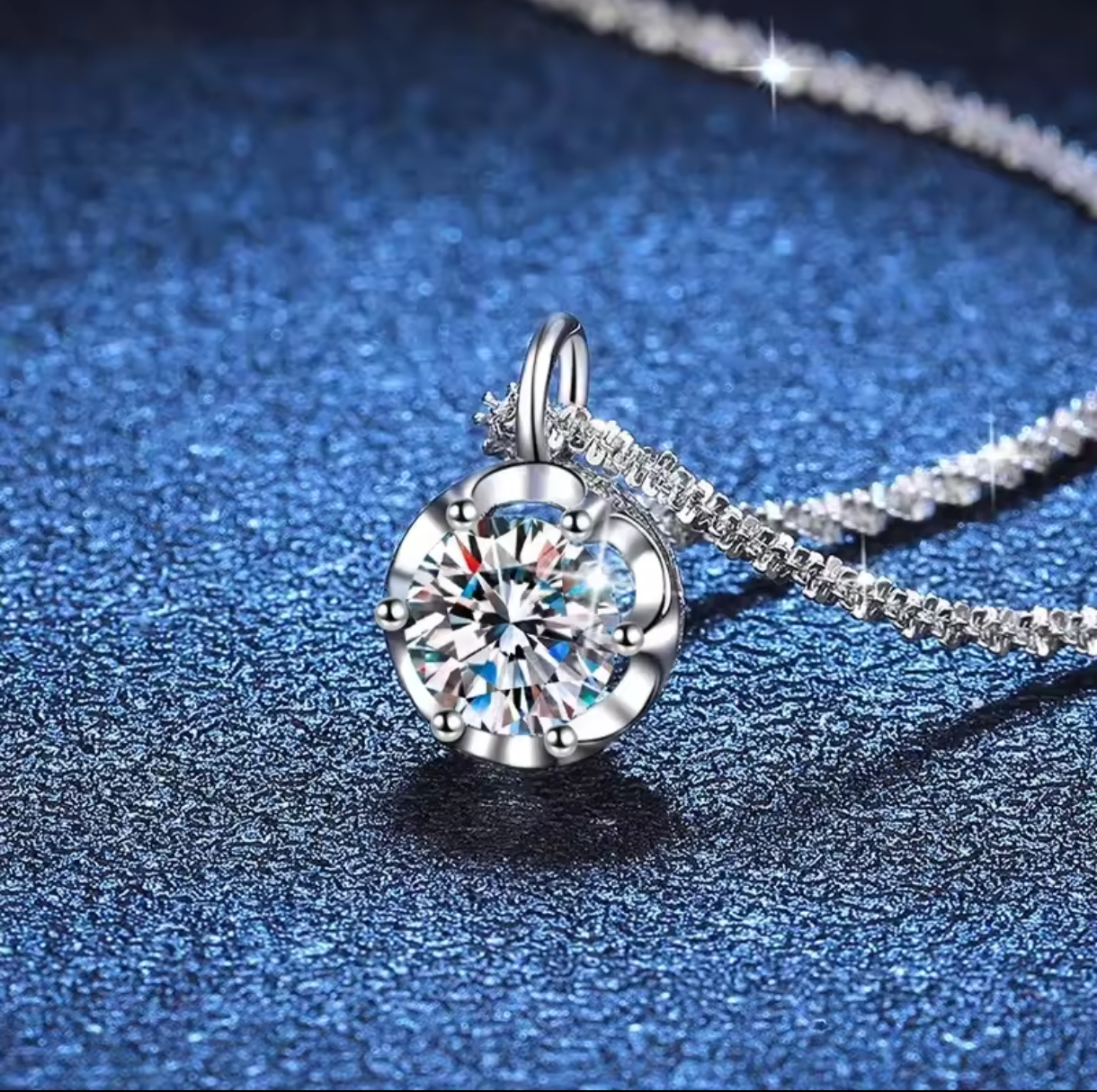 Naszyjnik z moissanitem 1ct i eleganckim łańcuszkiem srebro 925