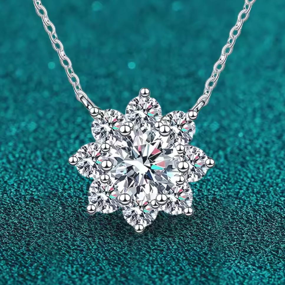 Naszyjnik z moissanitem i cyrkoniami gwiazdka 1ct srebro 925