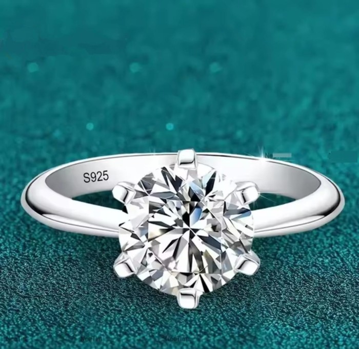 Pierścionek z Moissanitem 0,5 ct - Twój Osobisty Talizman Blasku i Mocy www.selivah.pl (3).png