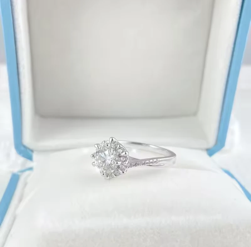 Pierścionek "Krąg Światła" z Moissanitem 0,5 ct selivah.pl 3