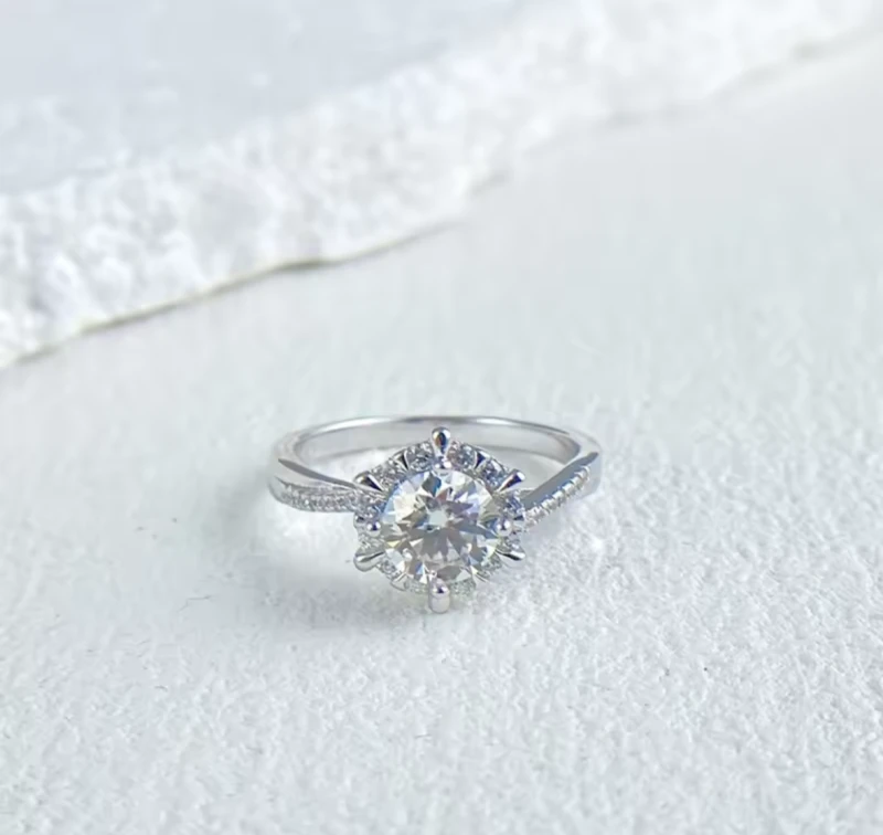 Pierścionek "Krąg Światła" z Moissanitem 0,5 ct selivah.pl5